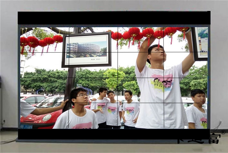 柳州體育館液晶拼接屏案例圖